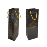 שקית קרטון ליין למתנה לחג בצבע שחור עם כיתוב זהב