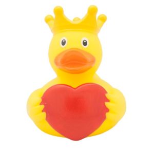 ברווז מעוצב מלכותי עם כתר זהוב מחזיק לב אדום